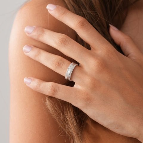 Beyaz Taşlı Alyans